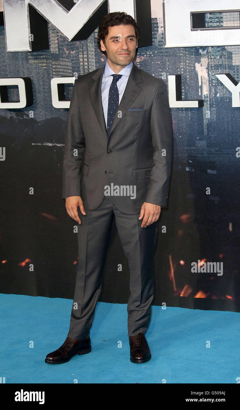 Oscar isaac x men apocalypse hi-res stock photography and images - Alamy