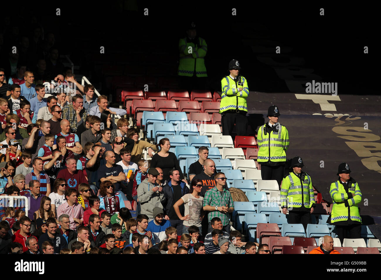 Soccer - npower Football League Championship - West Ham United v Crystal Palace - Upton Park. West Ham United fans are segregated from the visiting fans by police officers Stock Photo
