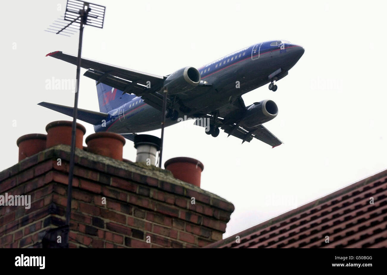 Heathrow British Midland 737. A British Midland 737 arrives over the houses at Heathrow Airport, London. Stock Photo