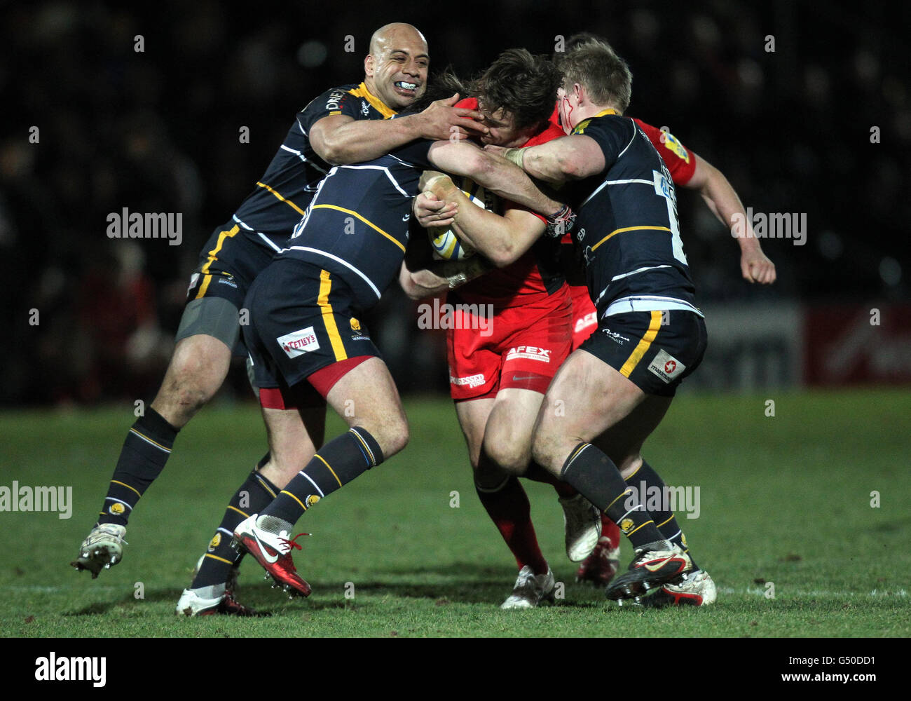 Saracens Chris Wyles is tackled by Worcester's Andy Goode, Jake Abbott and Dale Rasmussen during the Aviva Premiership match at Sixways Stadium, Worcester. Stock Photo