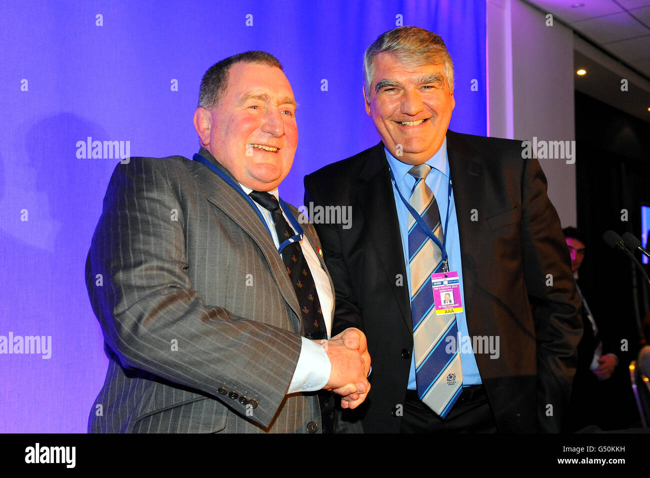 Scottish Rugby President Ian McLauchlan (l) with Sir Moir Lockhead Stock Photo