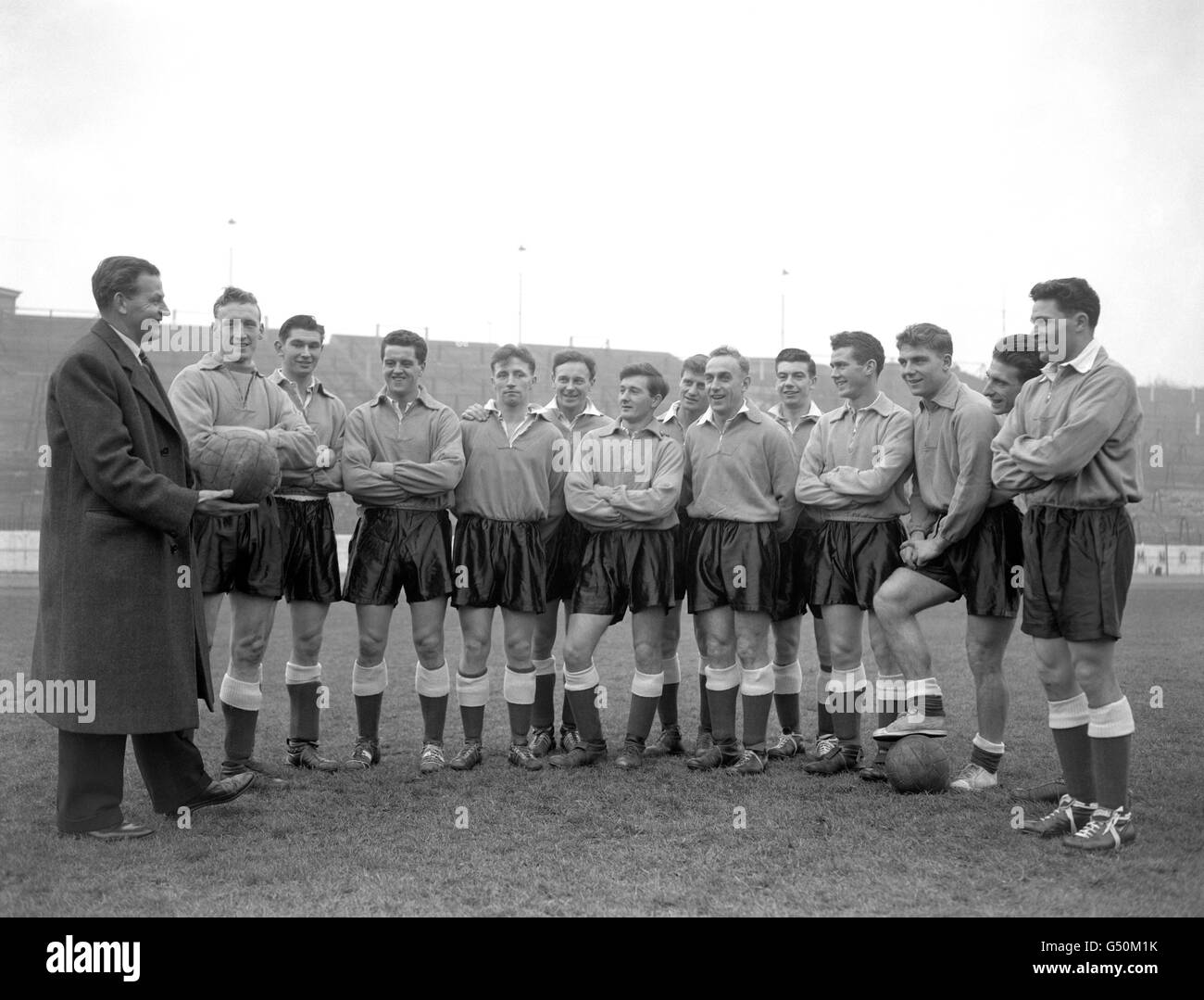 England Manager Walter Winterbottom (l) talking to his England sqaud during a training session ahead of the match against Spain. (l-r) Ron Baynham (Luton Town), John Atyeo (Bristol City), Tommy Taylor (Manchester United), Roger Byrne (Manchester United), Bedford Jezzard (Fulham), Jeff Hall (Birmingham), Jimmy Dickinson (Portsmouth), Billy Wright (Wolverhampton Wanderers), Johnny Haynes (Fulham), Ron Clayton (Blackburn Rovers), Duncan Edwards (Manchester United), Reg Matthews (Coventry City) and Bill Perry (Blackpool). Stock Photo