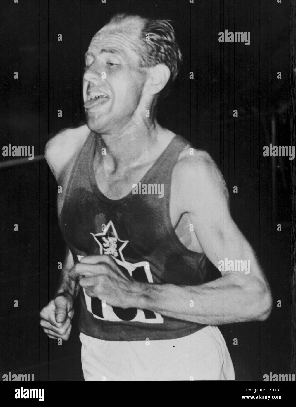Czech athlete Emil Zatopek winning the 10,000 metres in the European Championships in Berne, Switzerland 1954. 22/11/00: Zatopek has died. He died in a military hospital in Prague in the Czech Republic, aged 78, after a long illness. * Zatopek became four-times Olympic champion between 1948 and 1952 and set 18 world records. Stock Photo