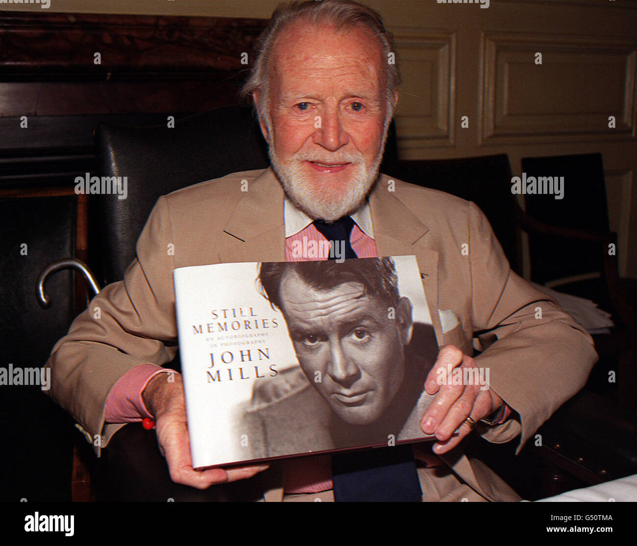 Signing magazines hires stock photography and images Alamy