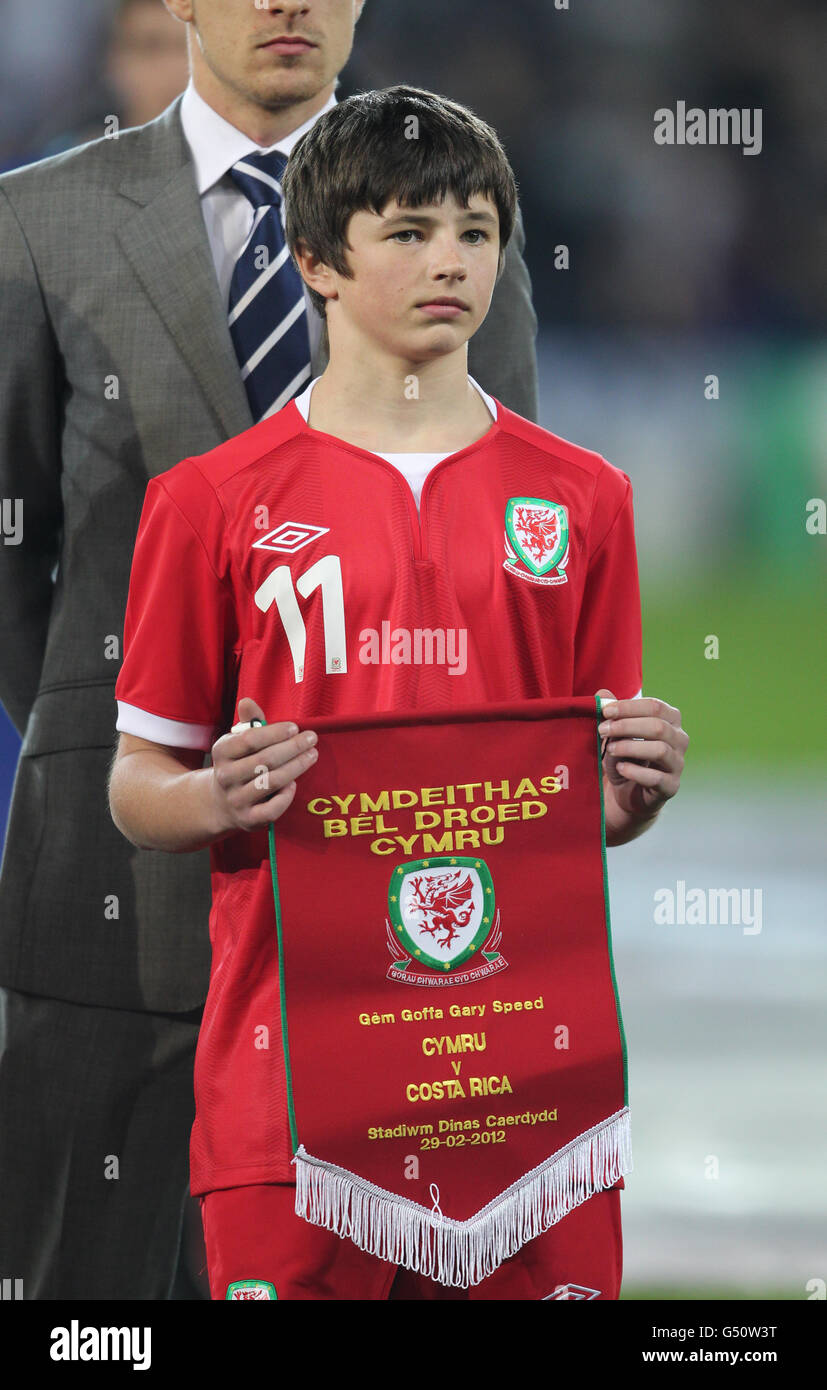 Soccer - International Friendly - Gary Speed Memorial Match - Wales v Costa Rica - Cardiff City Stadium. Gary Speed's son Tom during the national anthem Stock Photo