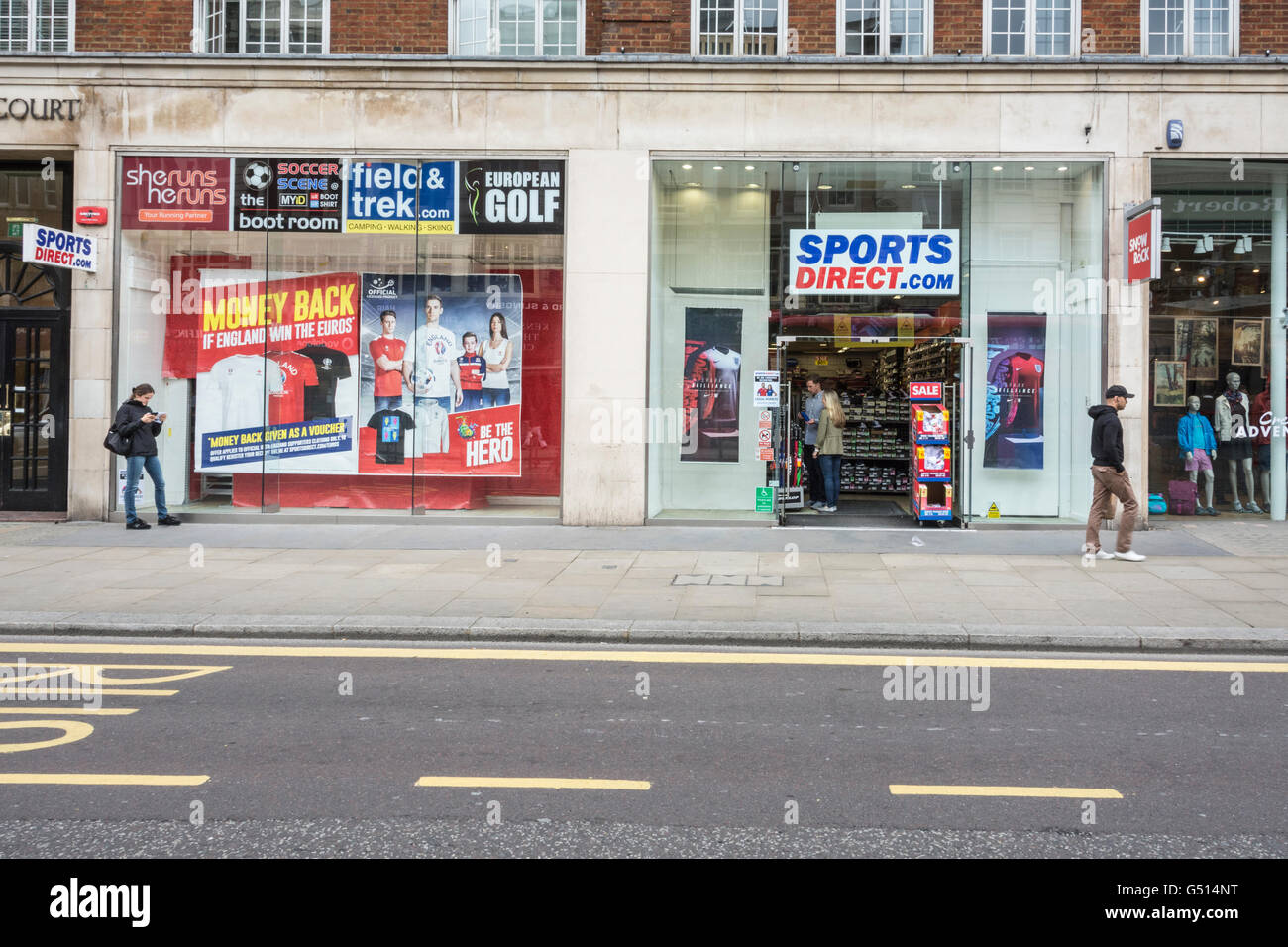 Sports Direct Com store on Kensington High Street, London, England, UK Stock Photo