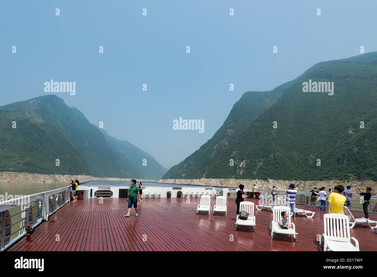 Sunbeds on cruise ship deck hi-res stock photography and images - Alamy