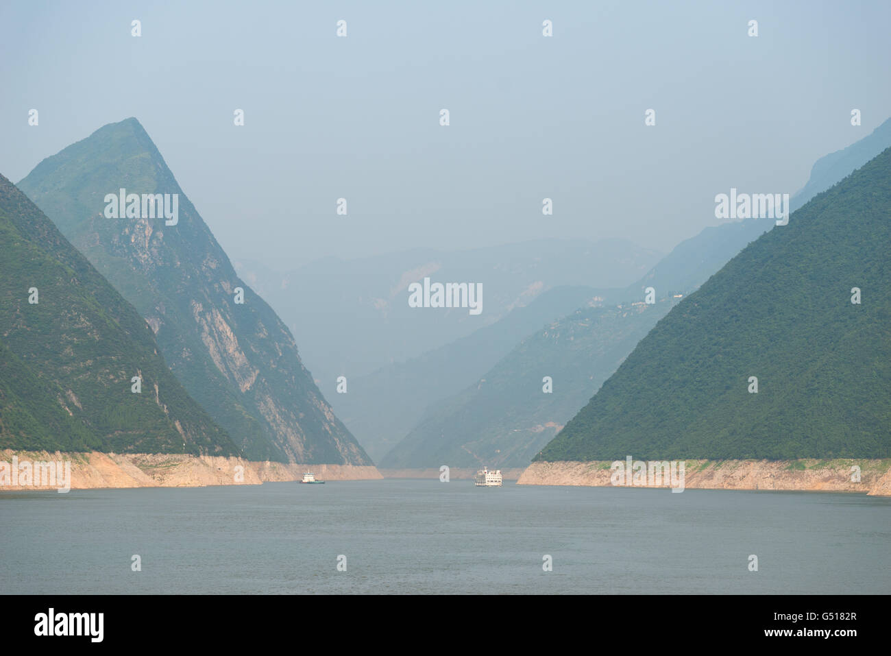 Yangtze river canyon hi-res stock photography and images - Alamy