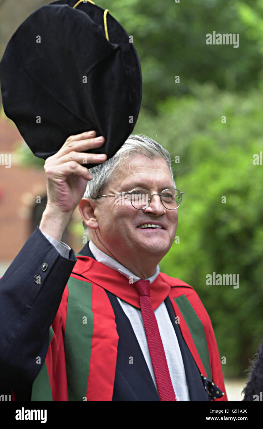 British artist David Hockney at the University of Leeds, where he and theatrical luminary Jude Kelly received an honorary degree, as Lord (Melvyn) Bragg became the first university chancellor to be installed live during a broadcast on the Internet. * ..via the university web site. Stock Photo