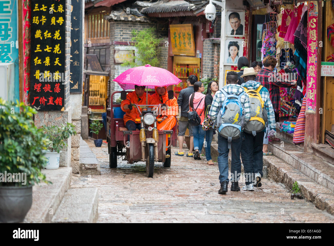 Old town lijang hi-res stock photography and images - Alamy