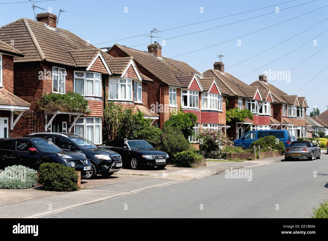 semi-detached-houses-in-shepperton-surrey-G51BMA.jpg