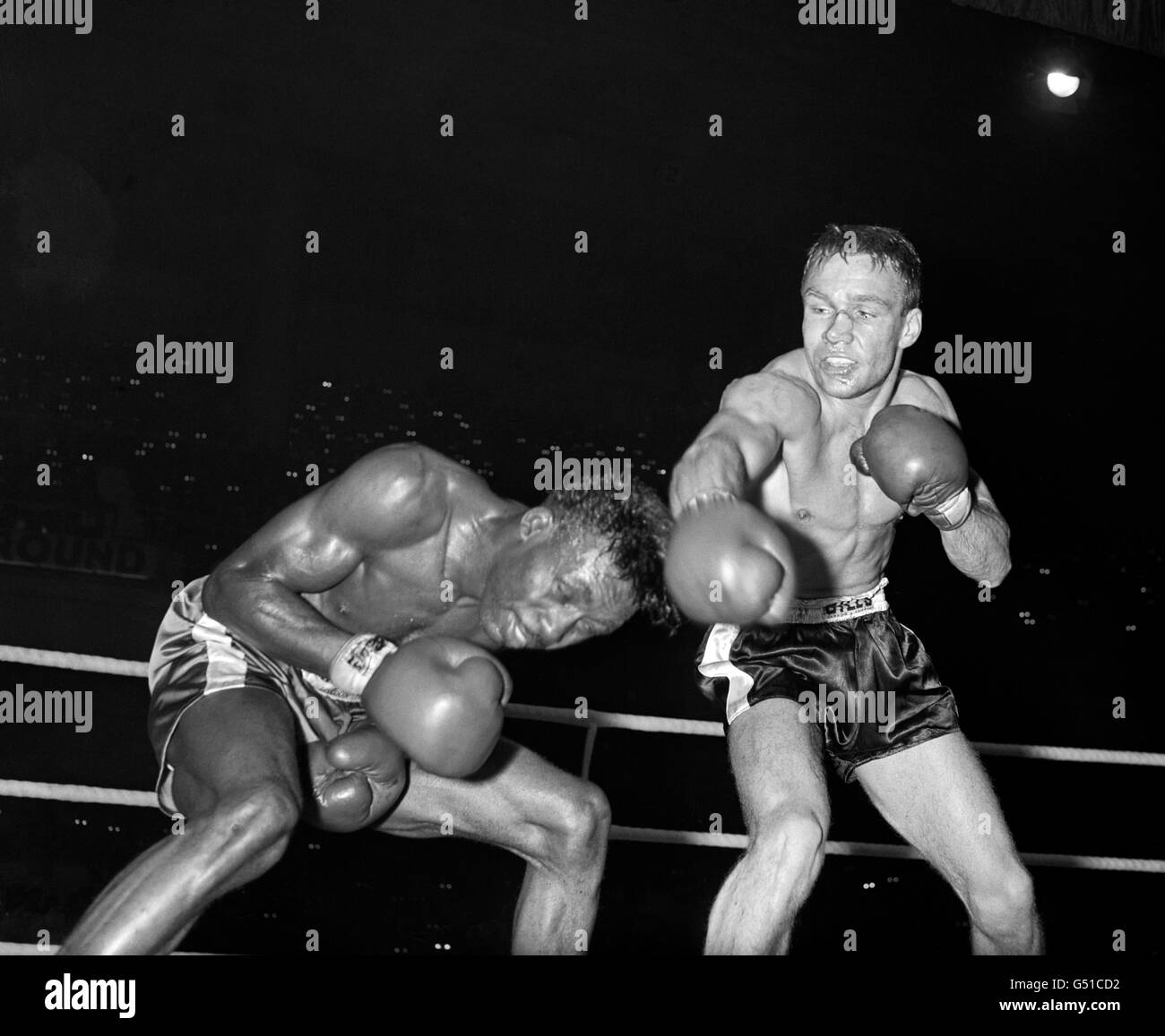American Joe Brown (l) ducks down low as Britain's Dave Charnley goes on the attack. Joe Brown went on to win on points after 15 rounds. The fight was voted 1961 Ring Magazine Fight of the Year. Stock Photo
