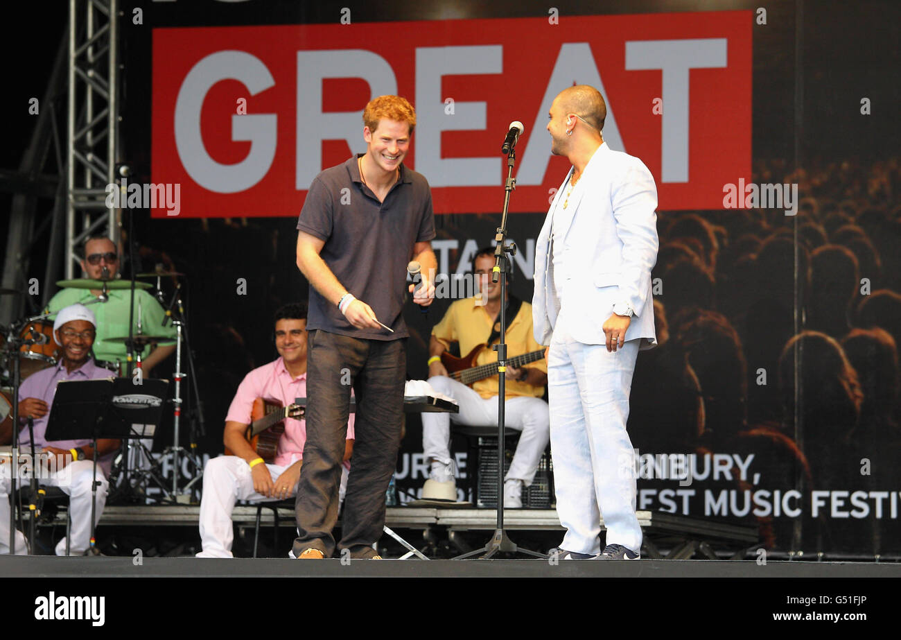 Prince Harry gets up on stage with Brazilian singer Diogo Nogueira during a GREAT event in the Favella of Complexo do Alemao in the northern suburb of Rio De Janeiro Brazil. Stock Photo