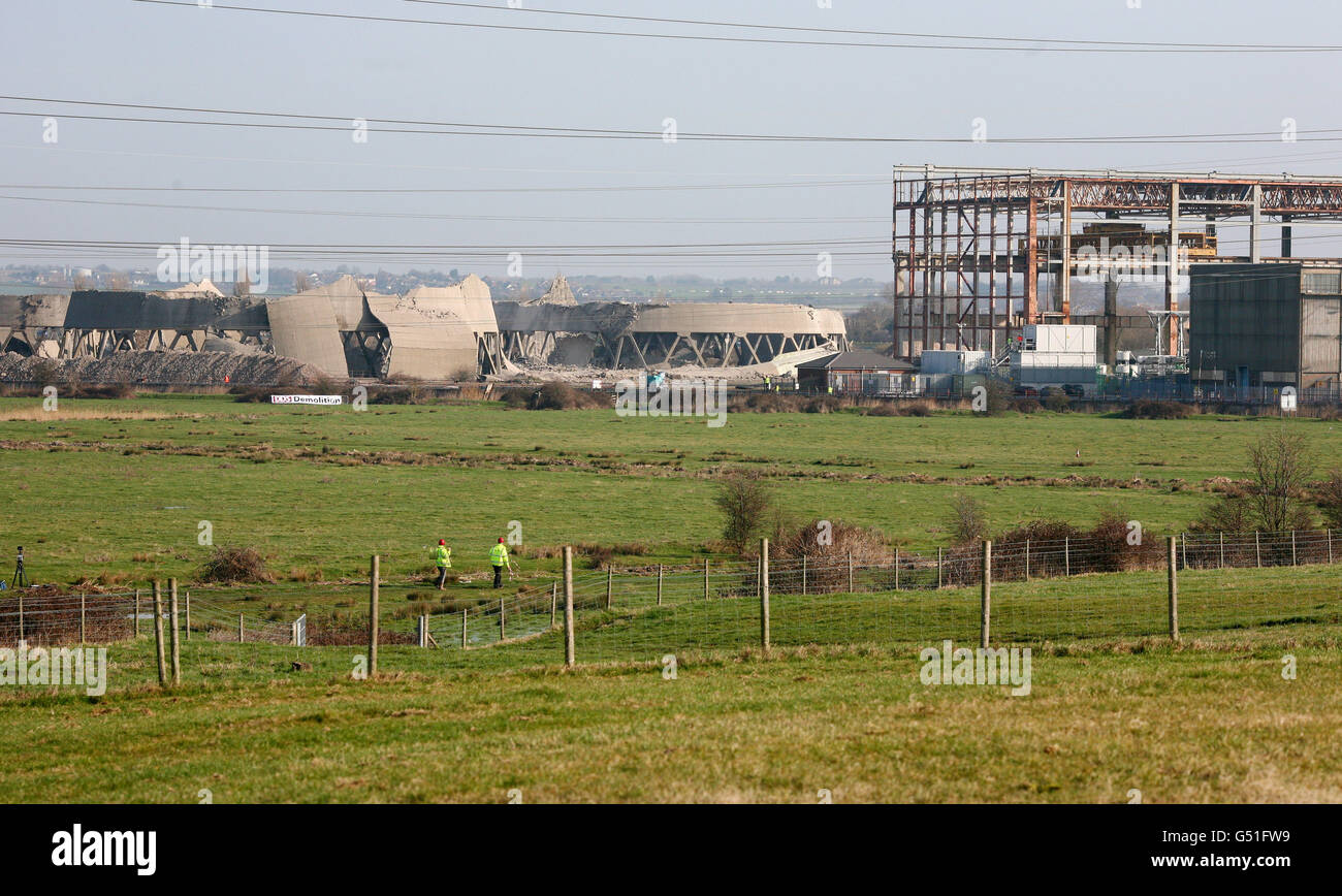 richborough-power-station-cooling-towers-demolition-high-resolution