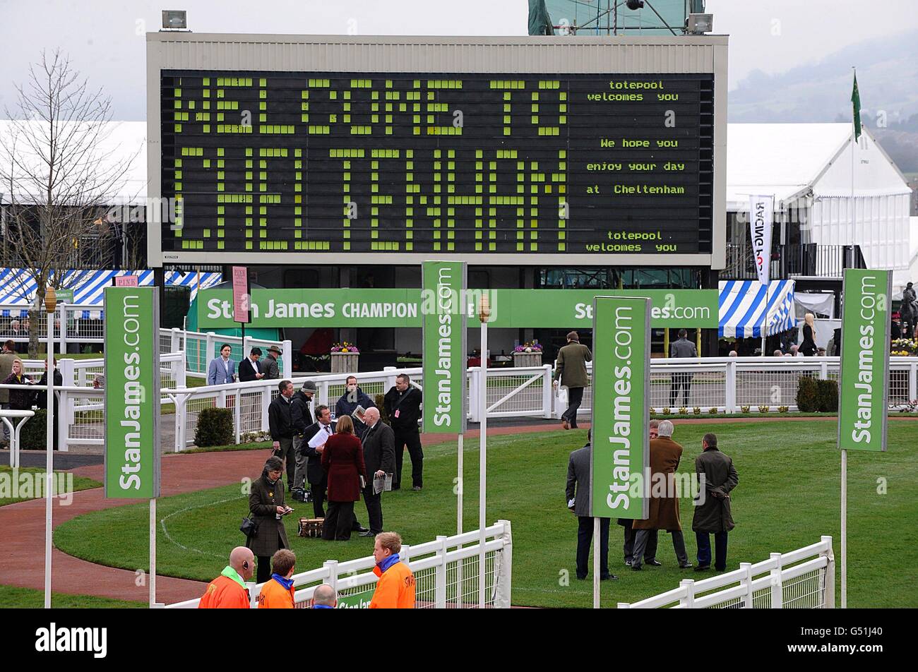 Cheltenham Racesourse Sign Stan james signage at cheltenham racecourse hi-res stock photography ...