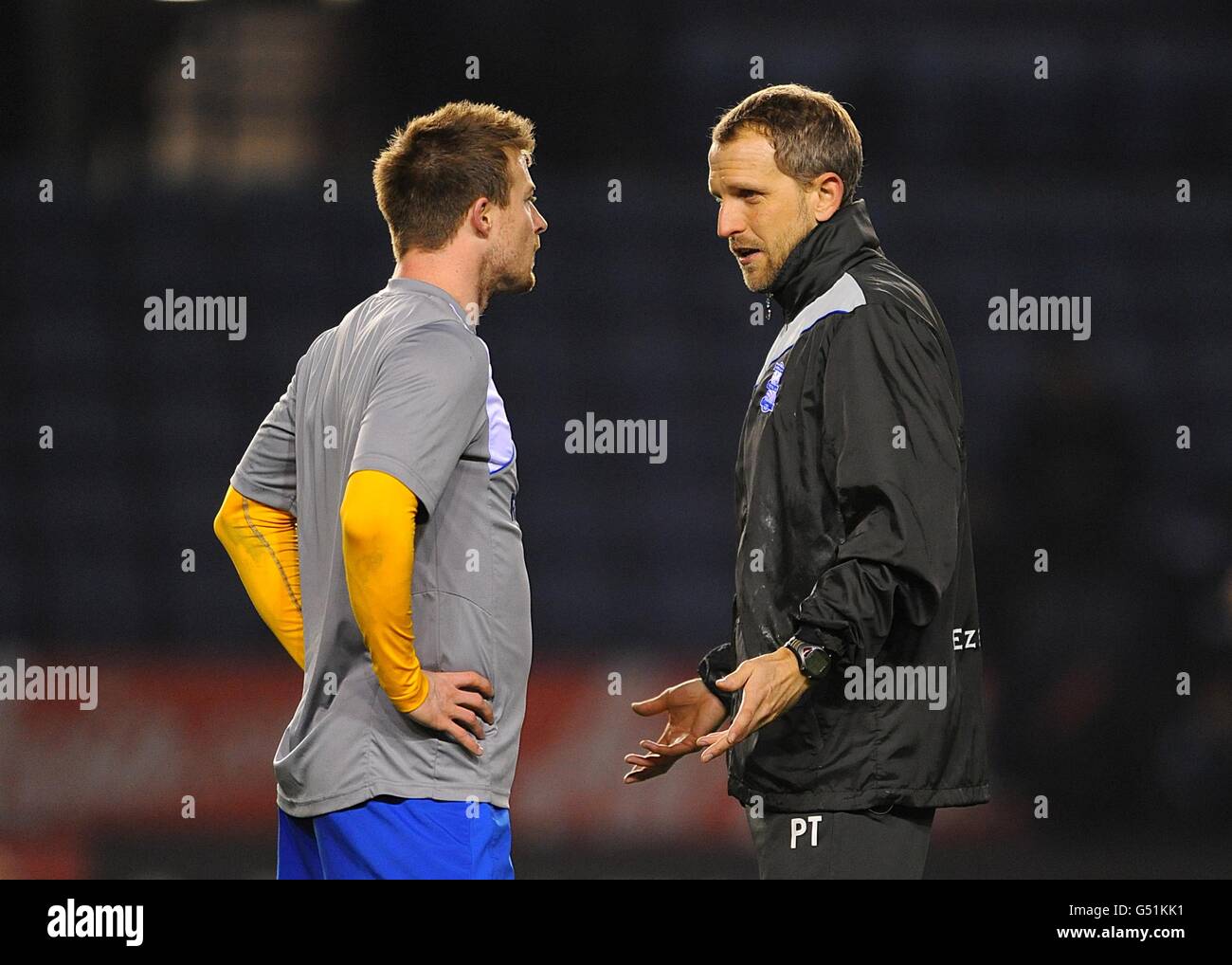 Soccer - npower Football League Championship - Leicester City v Birmingham City - The King Power Stadium. Birmingham City first team coach Paul Trollope (right) chats with Wade Elliott prior to kick-off Stock Photo