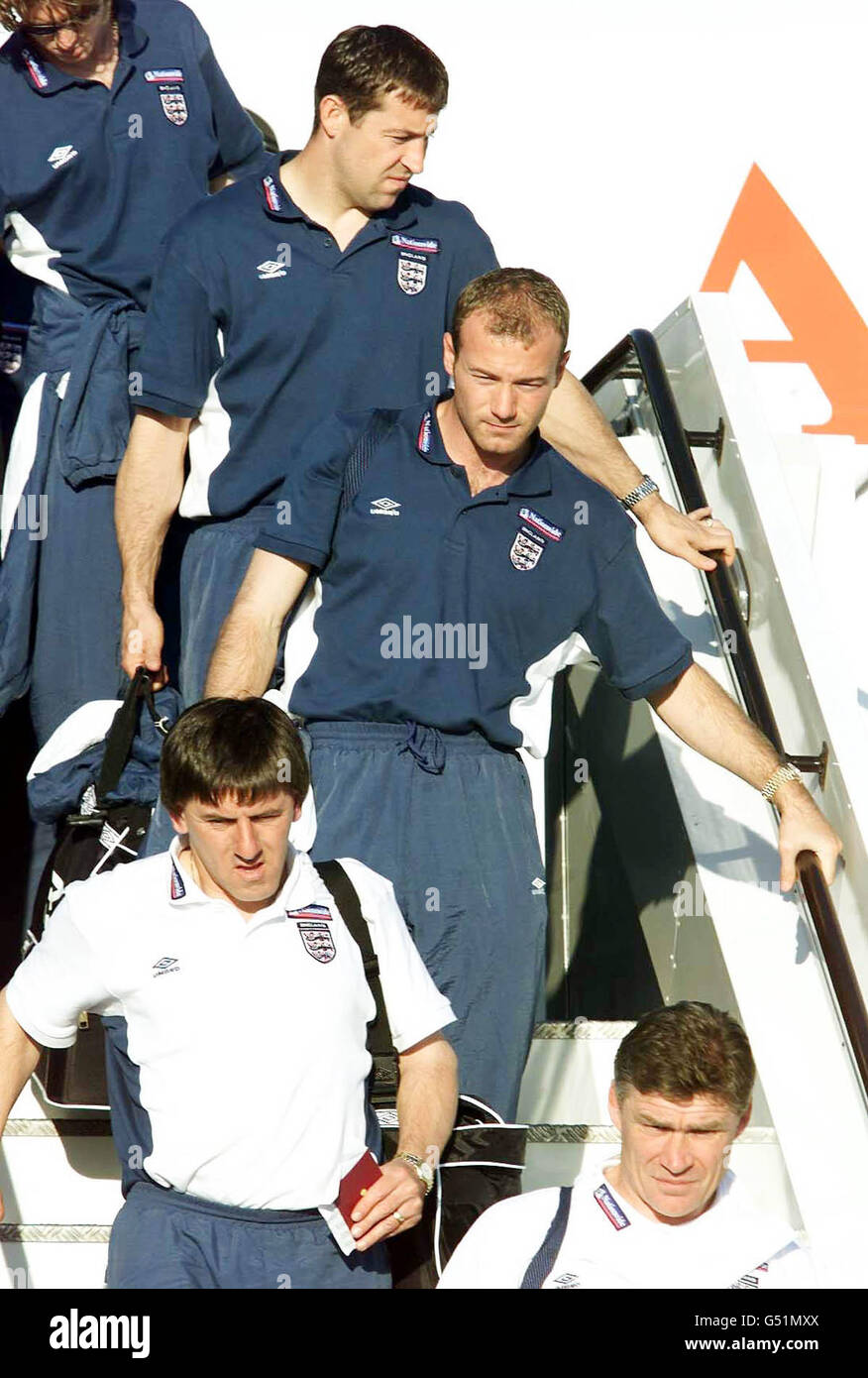 This picture can only be used in the context of an editorial feature. Newcastle player and England team captain Alan Shearer with members of the England team arriving in Malta for Saturday's friendly before going to Belgium for Euro 2000. Stock Photo