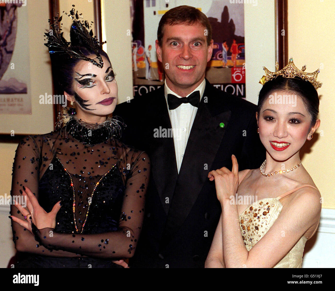 Uyda kaltaklash hikoyalari Hammomda yalangoch erkaklarni korsating