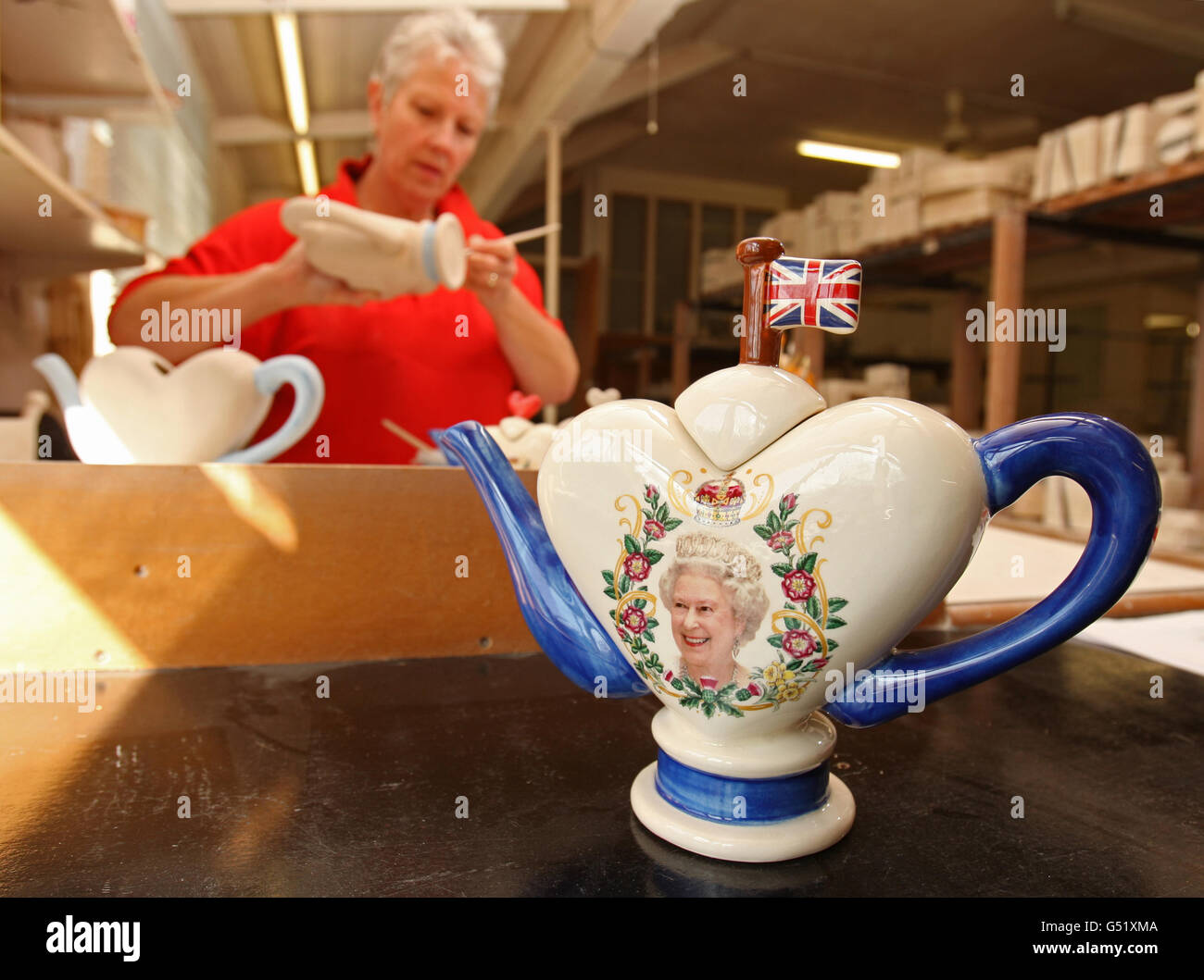 Paints a heart shaped teapot celebrating the queens diamond jubilee hi