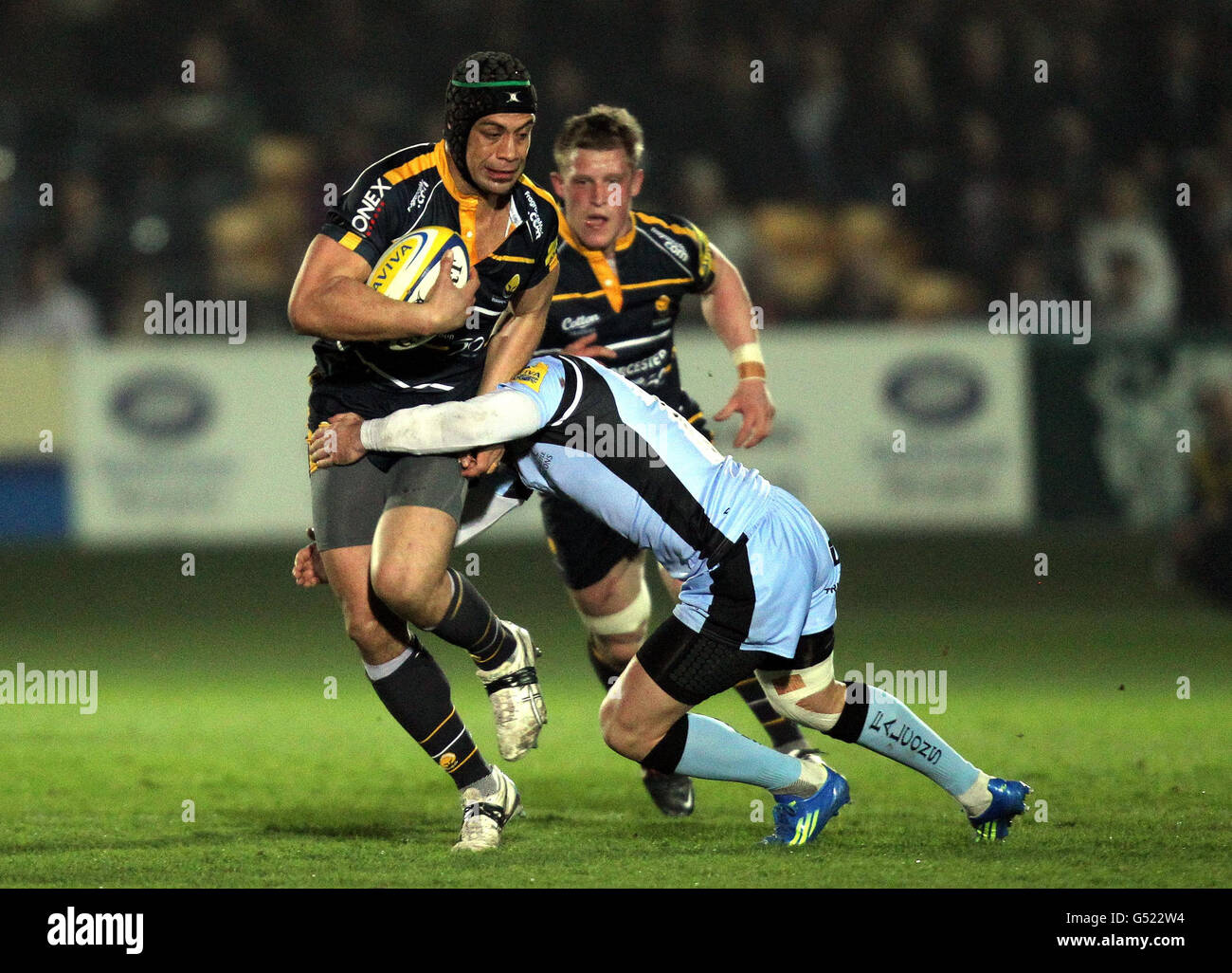 Rugby Union - Aviva Premiership - Worcester Warriors v Newcastle Falcons - Sixways Stadium. Worcester's Dale Rasmussen is tackled by Newcastle's Jeremy Manning during the Aviva Premiership match at Sixways Stadium, Worcester. Stock Photo