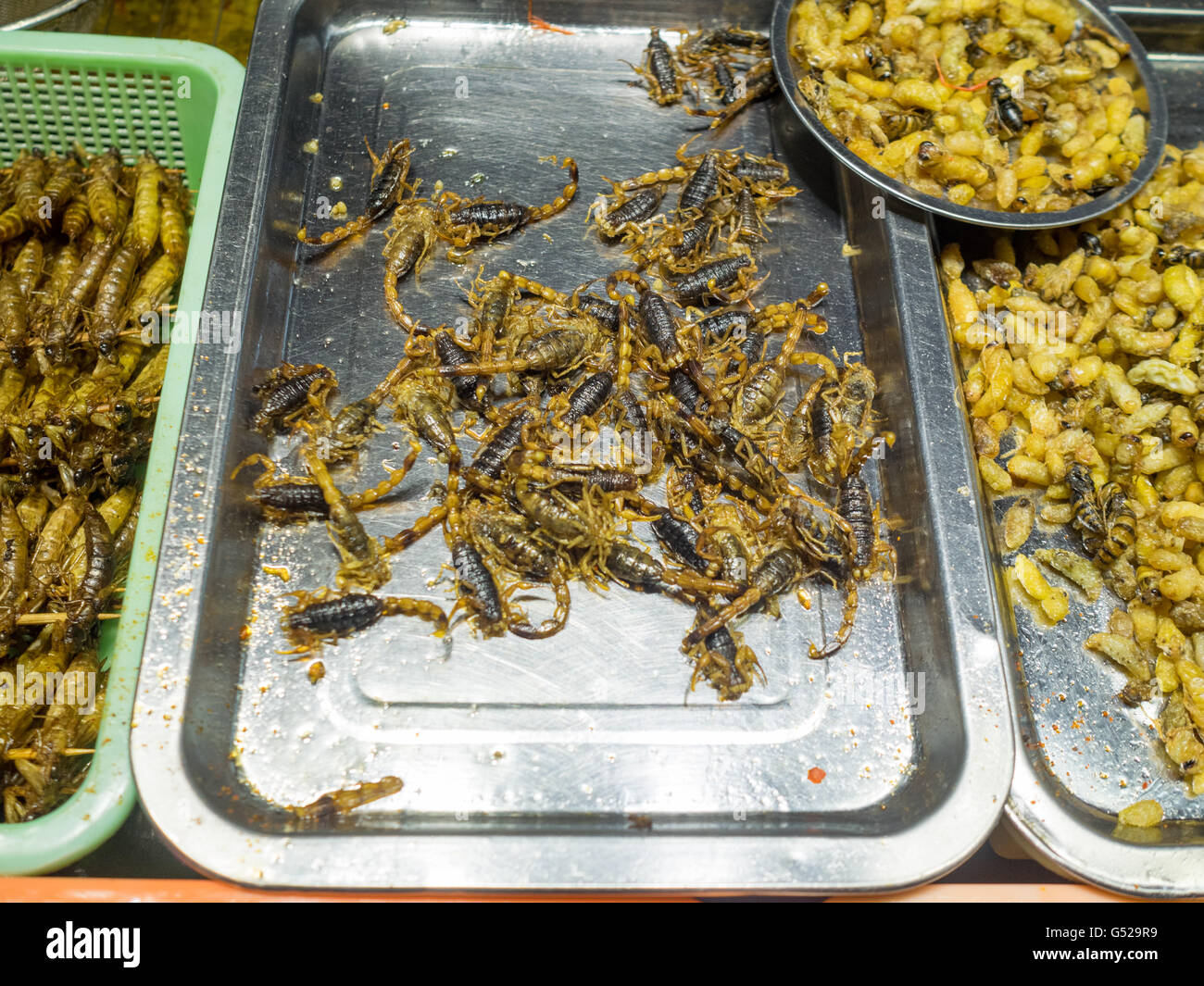 Old town street lijang yunnan hi-res stock photography and images - Alamy