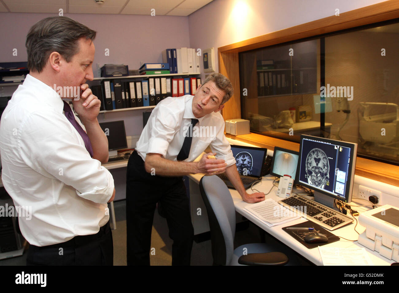Dementia brain scans hi-res stock photography and images - Alamy
