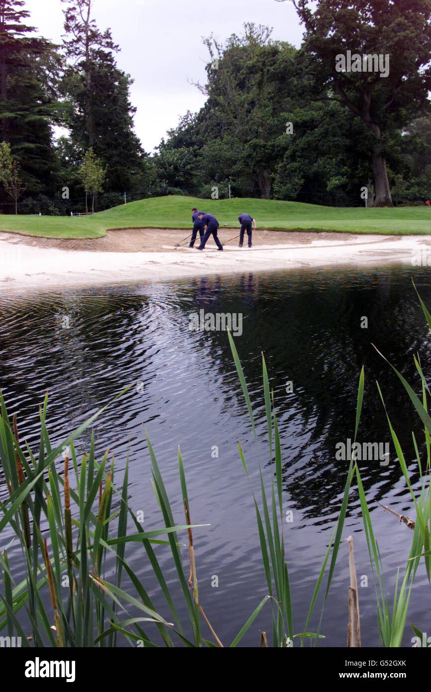 Grounds men prepare the bunkers for the Smurfit European Open Golf Championship at the K. Club. Co. Kildare, Ireland. Stock Photo