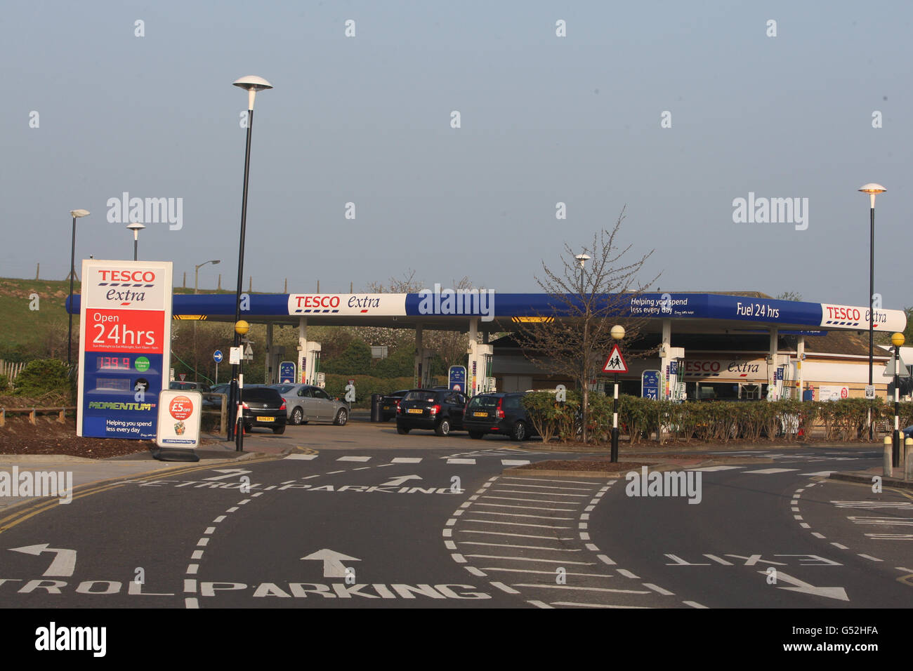 Cars queue for fuel at a Tesco store in Ashford, Middlesex, as ministers will discuss emergency plans to deal with a tanker driver strike with haulier bosses today amid continued panic-buying at the pumps. Stock Photo