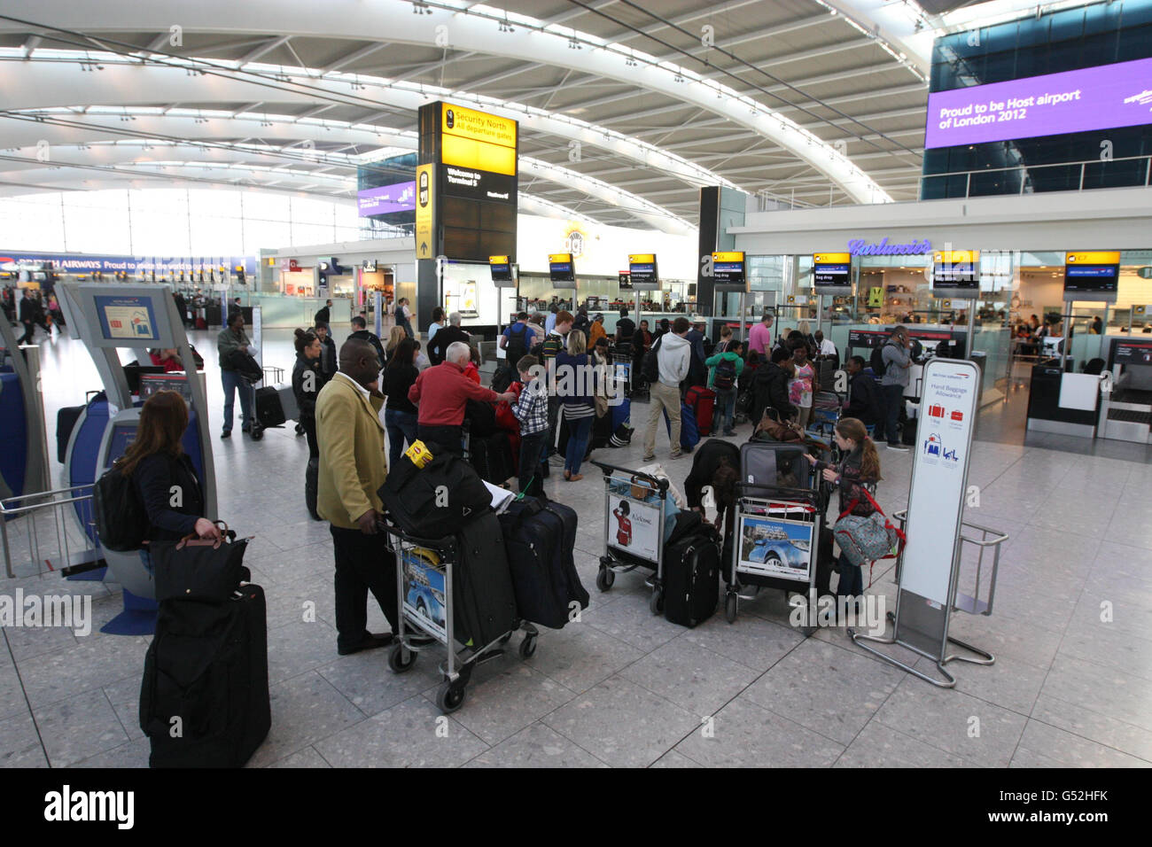 Heathrow terminal check in desks hires stock photography and images