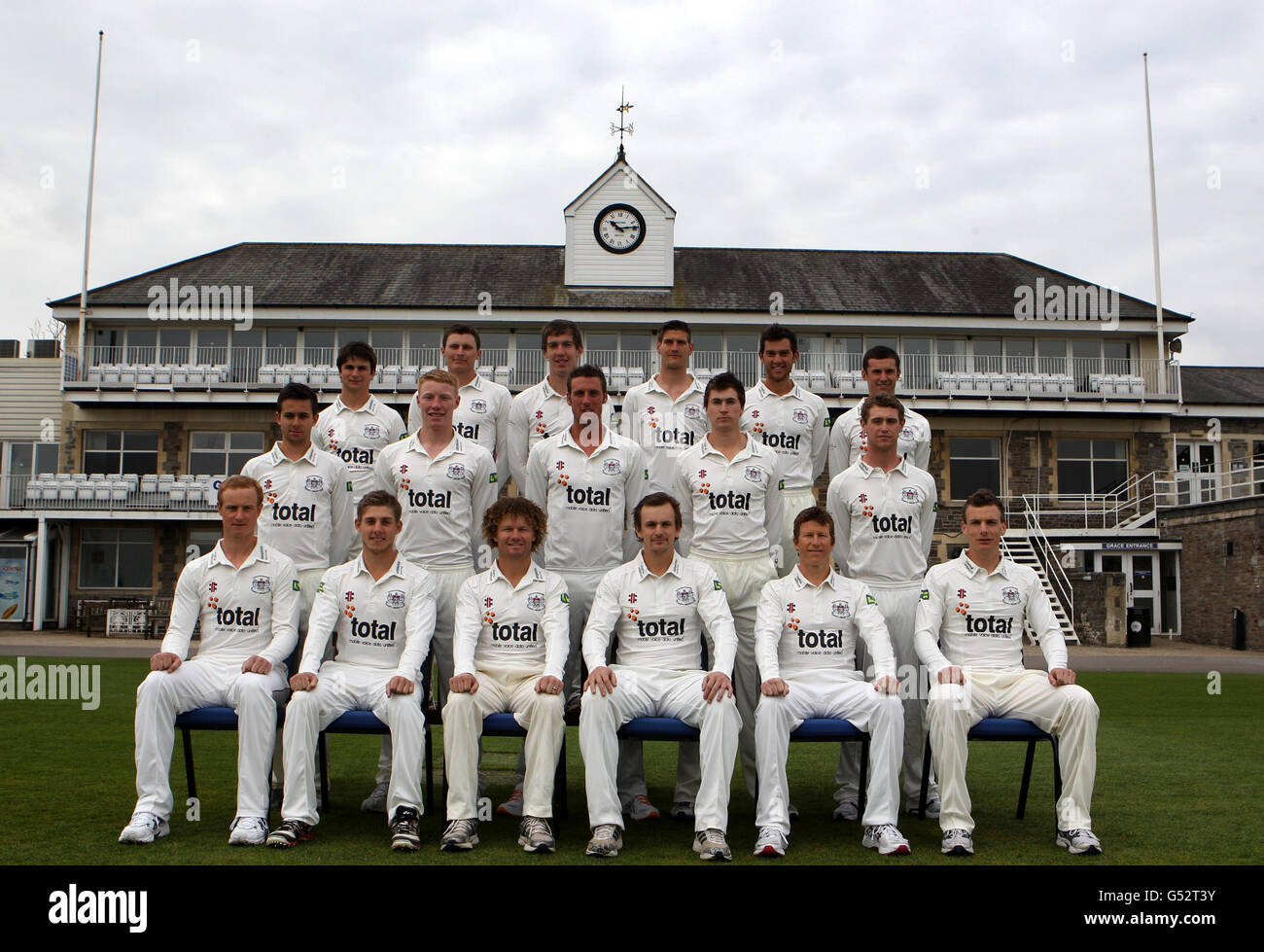 The Gloucestershire CCC team of (bottom row left to right) Ian Saxelby, Chris Dent , Hamish Marshall, Captain Alex Gidman, Jonathan Batty,Will Gidman (middle row left to right) Jack Taylor, Liam Norwell, David Wade ,James Fuller, Ian Cockbain, (top row left to right) Richard Coughtrie, Paul Muchall, Graeme McCarter, David Payne, Ed Young, Dan Housego pose for a team photo during the press day at the County Ground, Bristol. Stock Photo