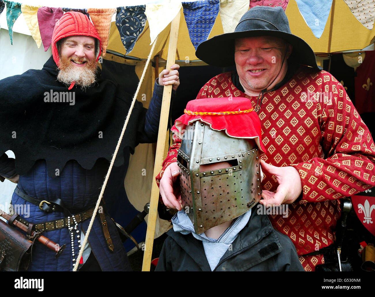 Tutbury Castle medieval reenactment Stock Photo - Alamy