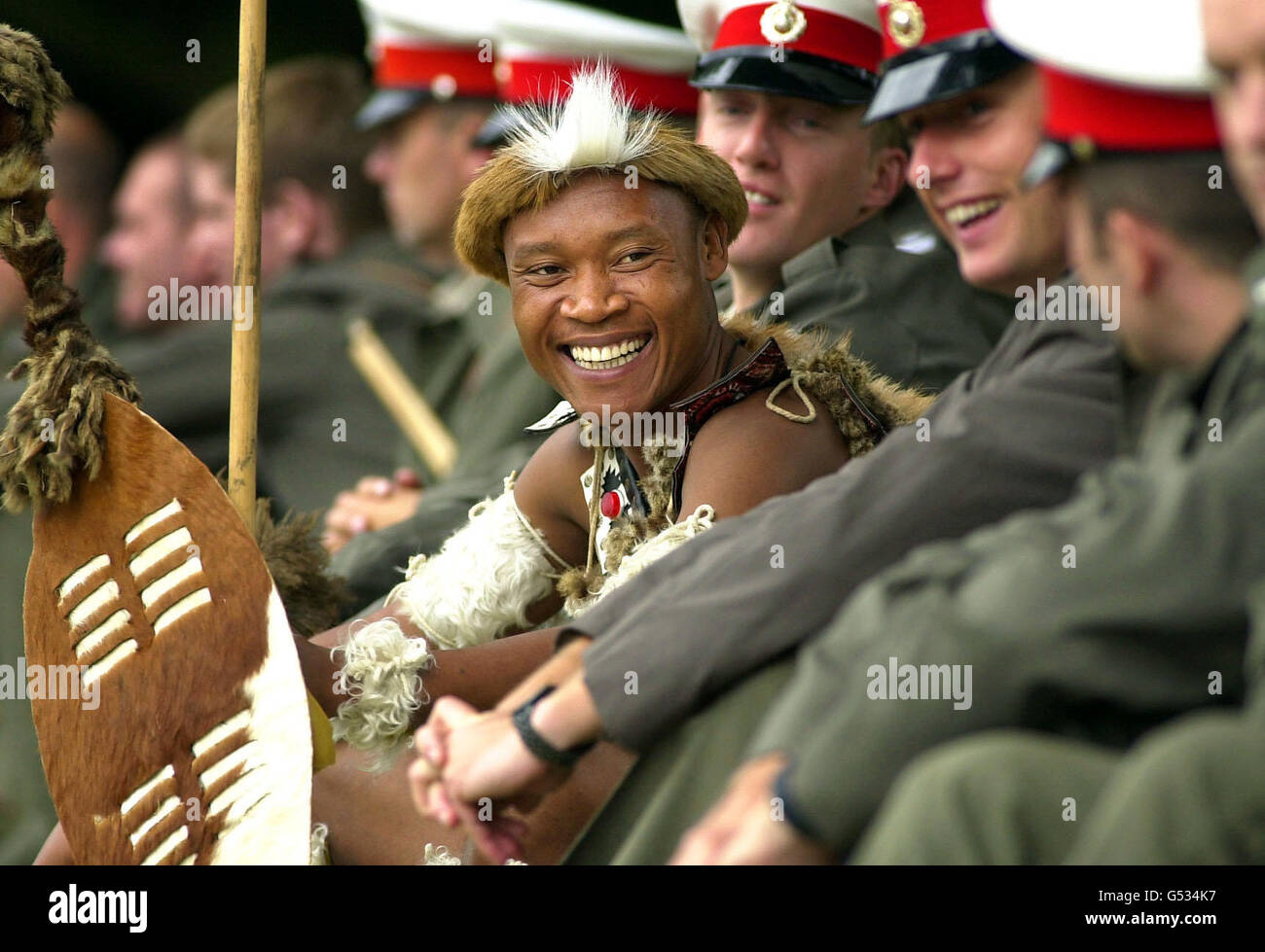 Famie Zibaene of the 121 Battalion South African Infantry Zulu Dance Team takes a break from the Edinburgh Tattoo rehearsals to share a joke with the Scotland Band of HM Royal Marines. The Tattoo on 4/8/00. Stock Photo