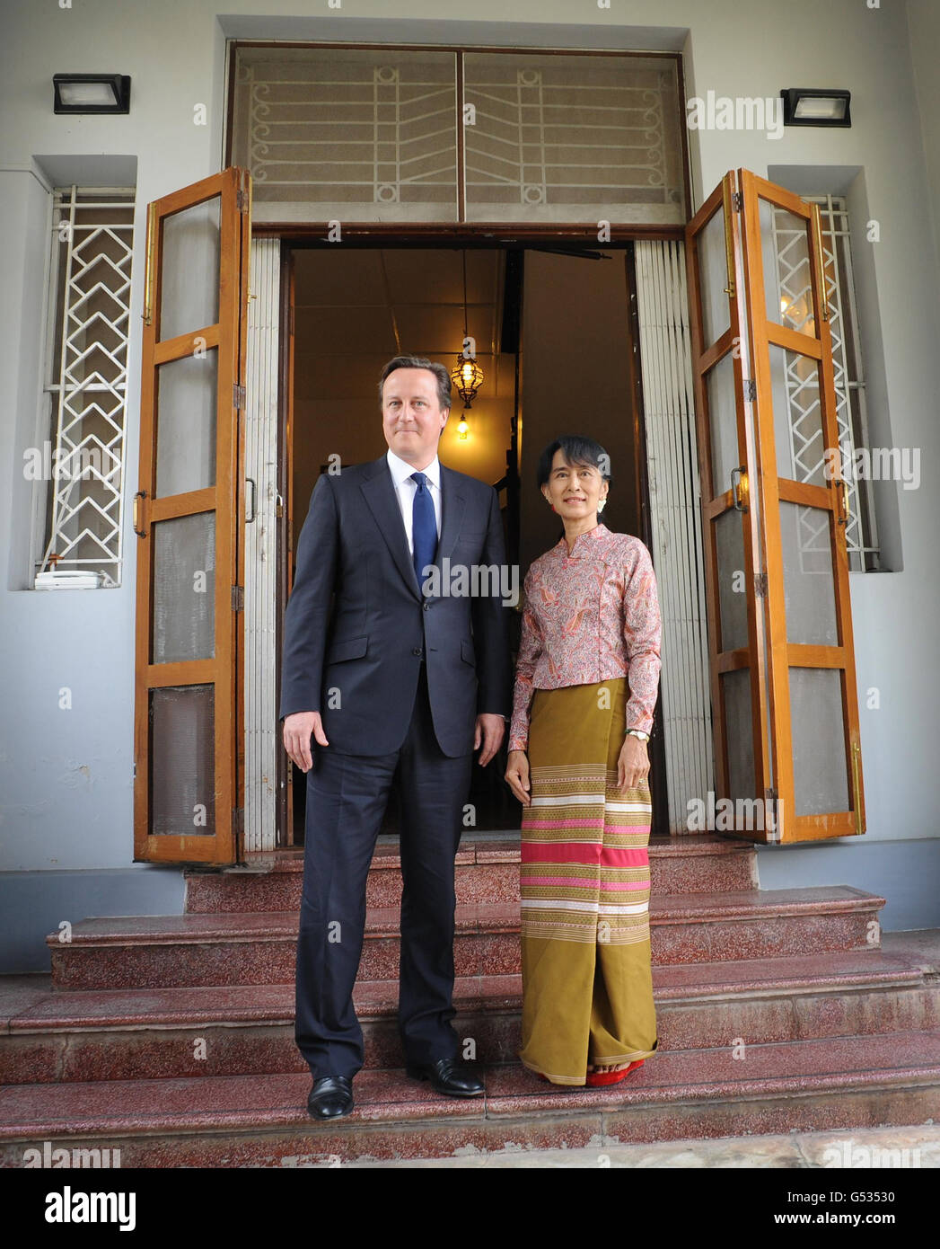 Prime Minister David Cameron meets pro democracy leader Aung San Suu ...