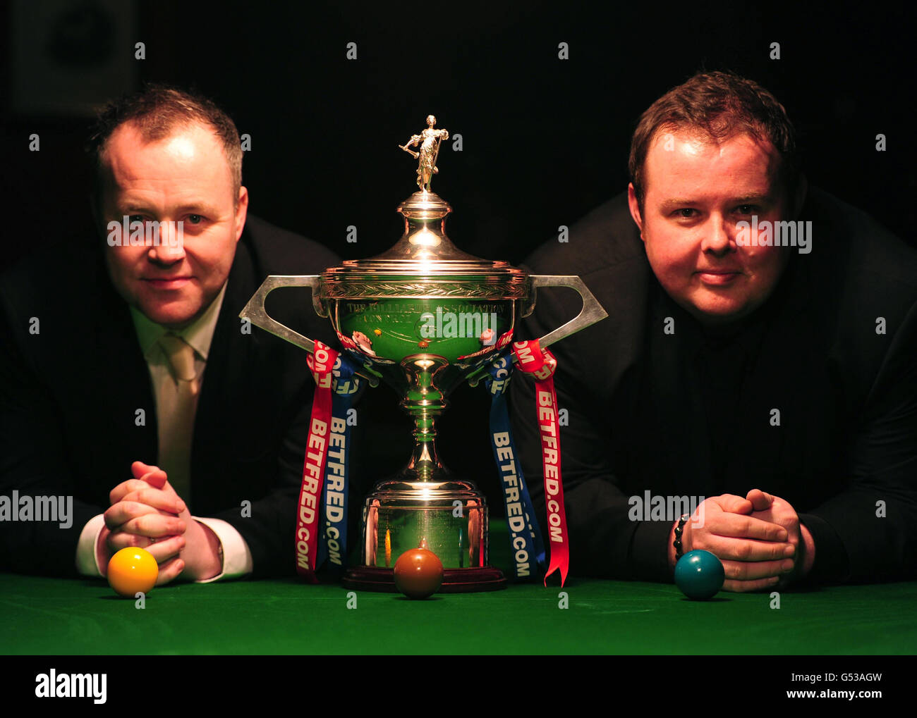 Current Snooker World Champion John Higgins (left) and Stephen Lee during the Betfred World Snooker Championships Launch at the RAC Club, London Stock Photo