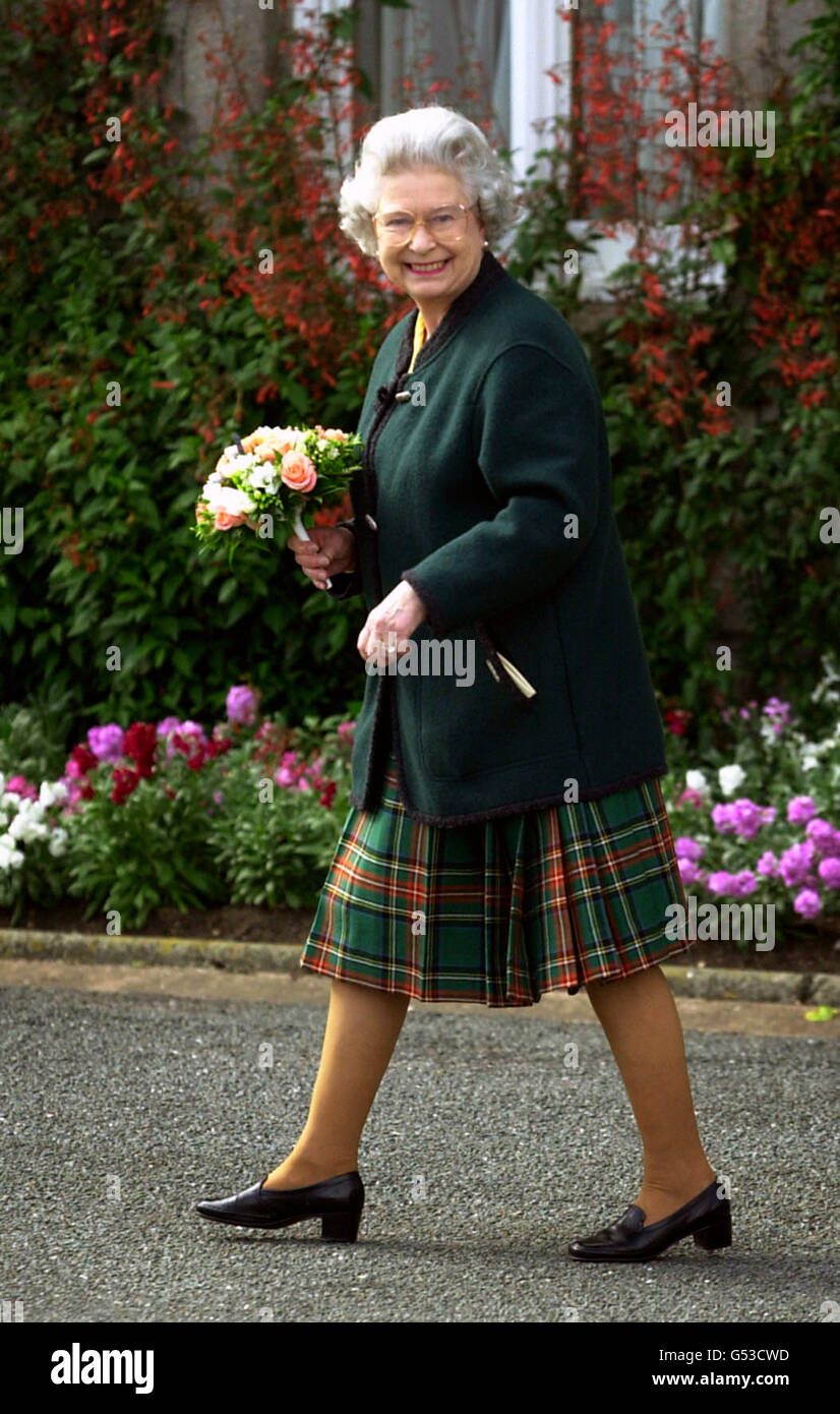 Queen Elizabeth II at Balmoral in Scotland Stock Photo Alamy