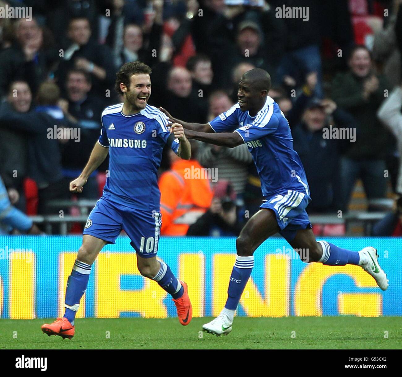 Chelsea's Juan Mata (left) celebrates scoring his side's second goal of the game with teammate Ramires Stock Photo