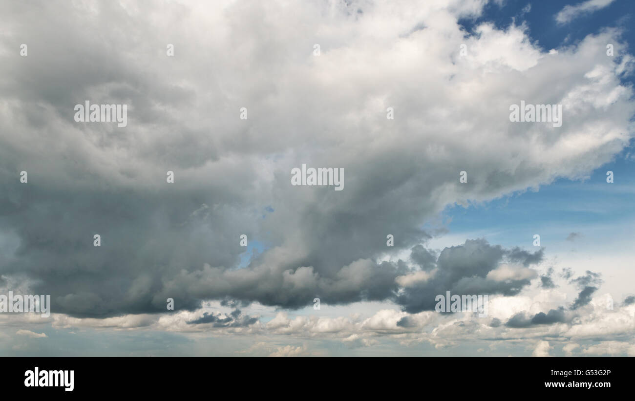 blue sky with dramatic clouds Stock Photo - Alamy