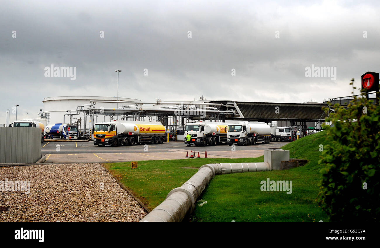 Petrol tankers kingsbury depot hires stock photography and images Alamy