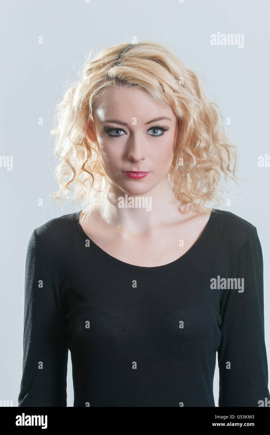 Beautiful young woman Stock Photo - Alamy