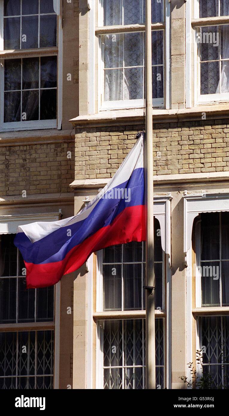 The Russian flag hangs at half mast outside the Russian Embassy, central London, in memory of all the 118 submariners who died in the stricken Russian submarine Kursk, in the Barents Sea. Stock Photo