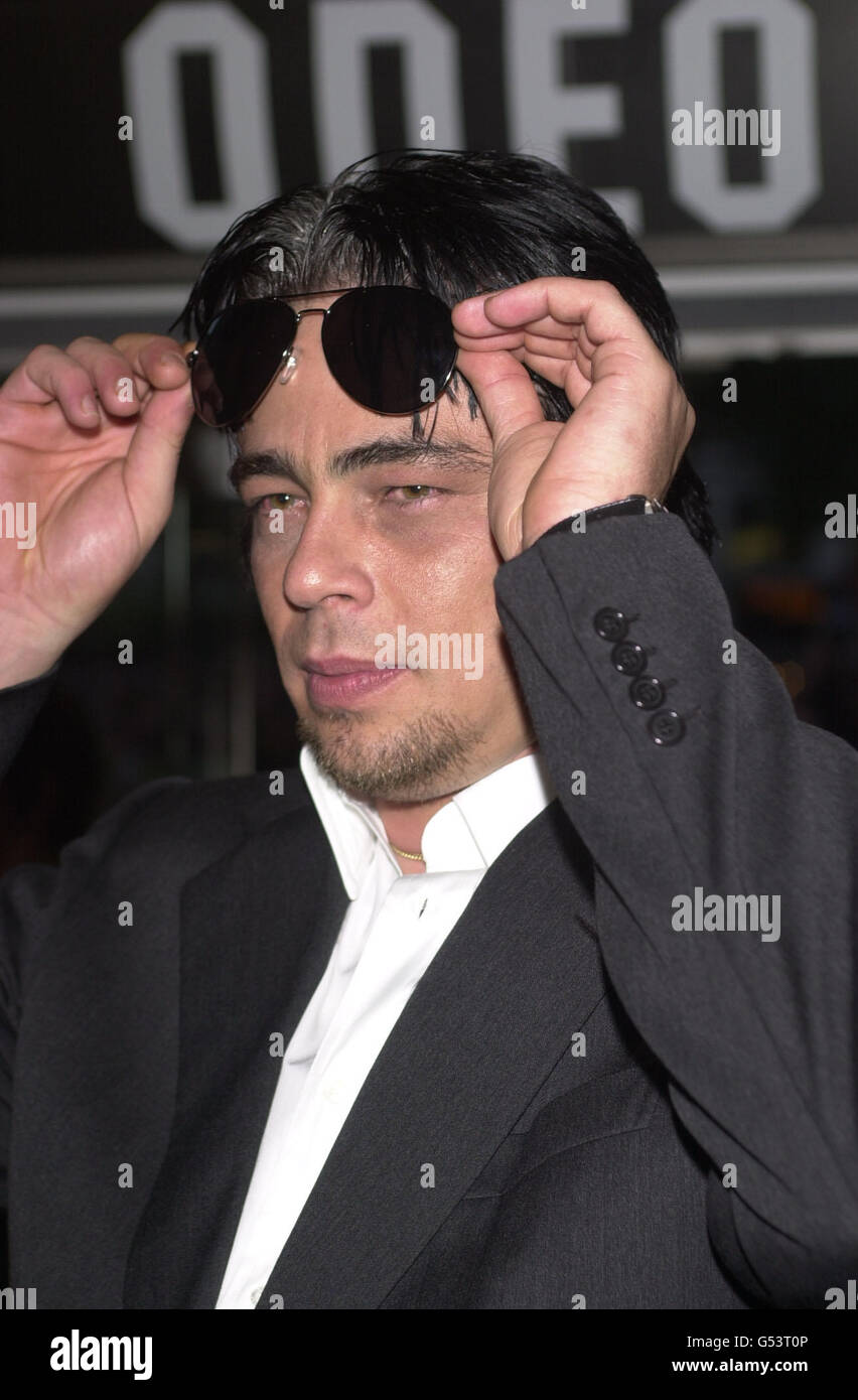 American actor Benicio del Toro, who stars in the film, arriving for the premiere of the film Snatch, at the Odeon Leicester Square, in London. Stock Photo