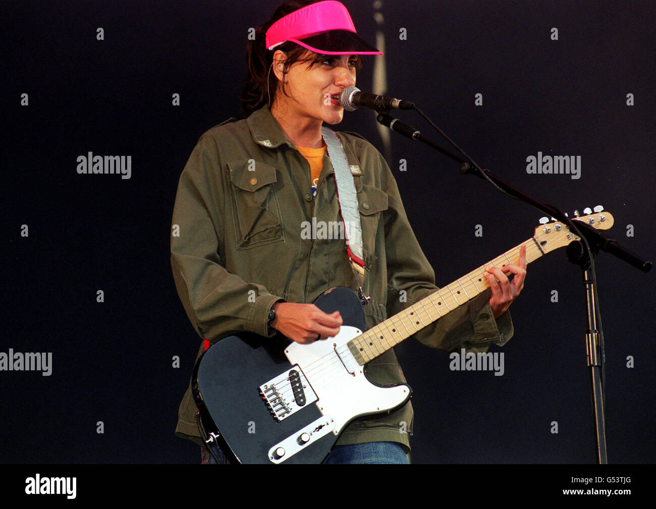 Pink singer 2000 hi-res stock photography and images - Alamy