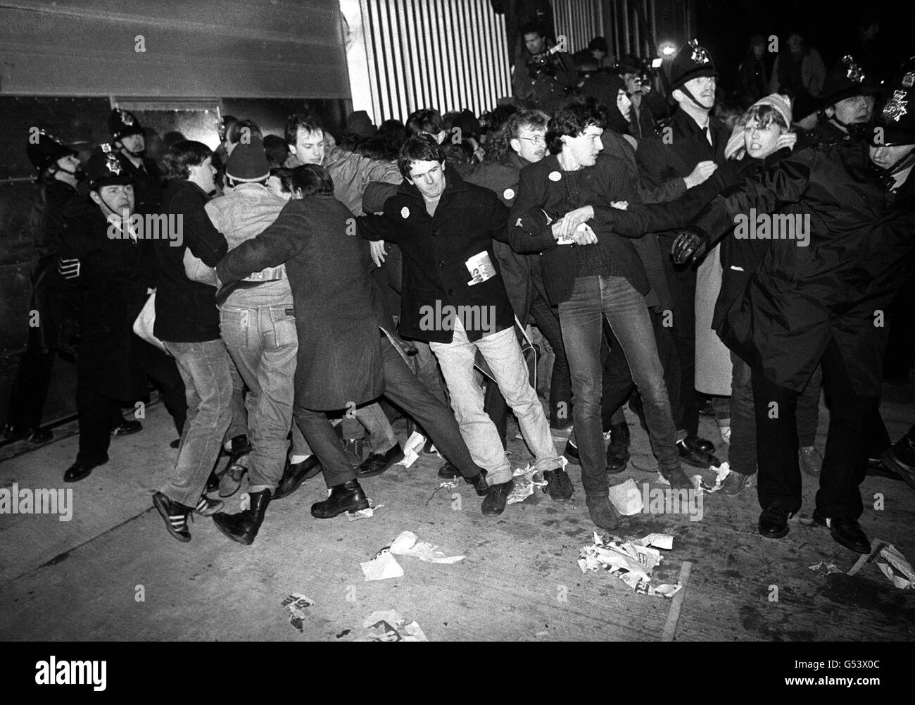 Police and pickets clash Stock Photo Alamy