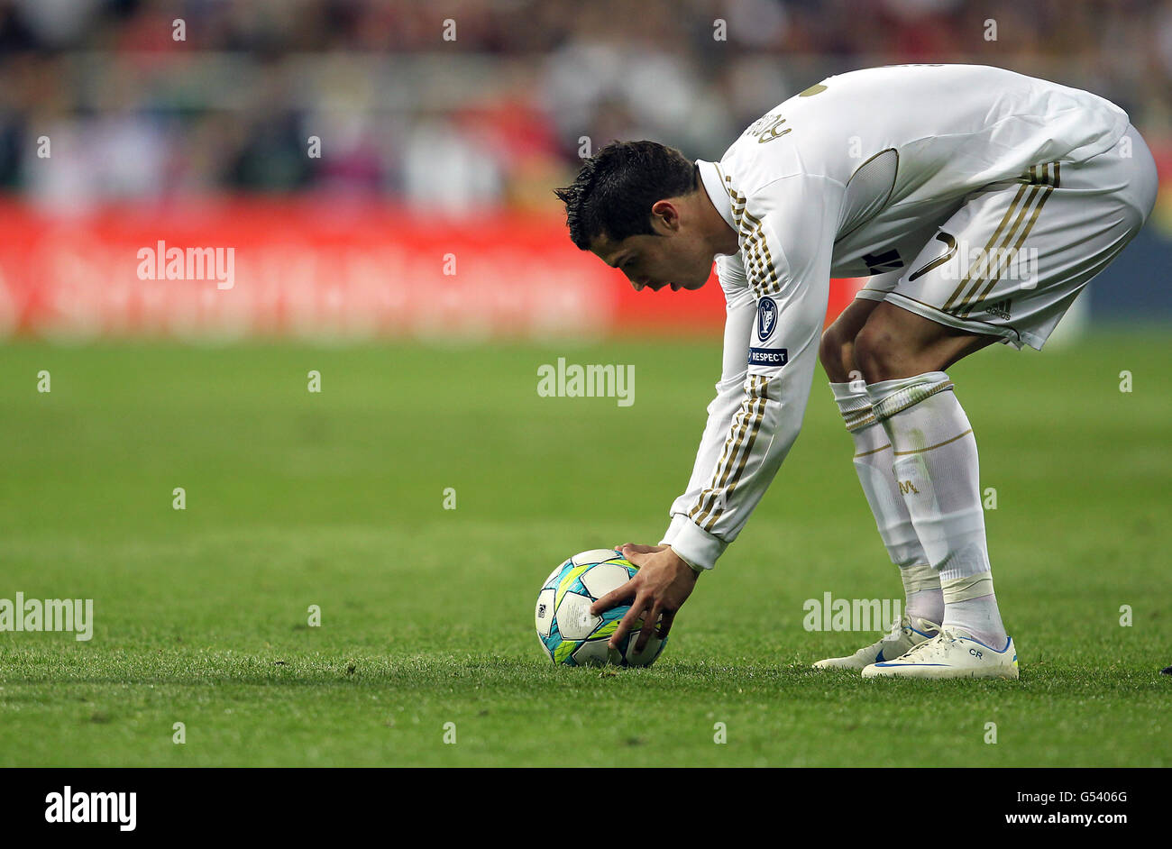 Real madrids cristiano ronaldo prepares hi-res stock photography and images  - Alamy