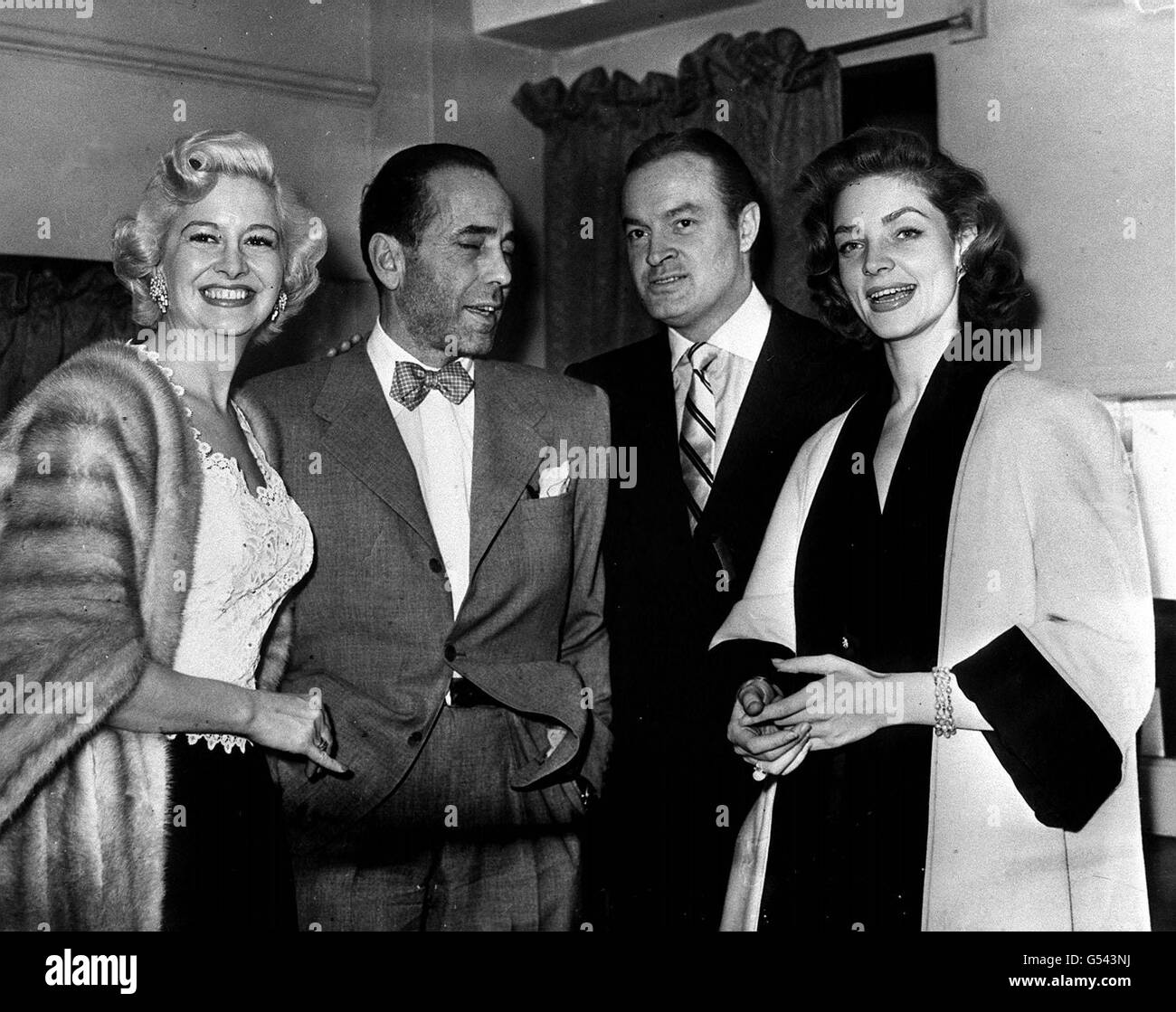 1951: A star get-together: Picture shows (l-r) Marilyn Maxwell, Humphrey Bogart, Bob Hope and Lauren Bacall (Bogart's wife). Stock Photo
