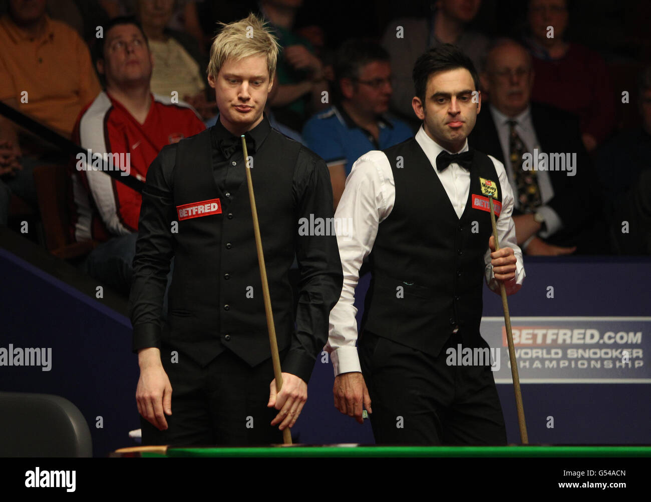 Australias Neil Robertson (left) during his match against Englands Ronnie OSullivan during the Betfred World Snooker Championships at the Crucible Theatre, Sheffield Stock Photo