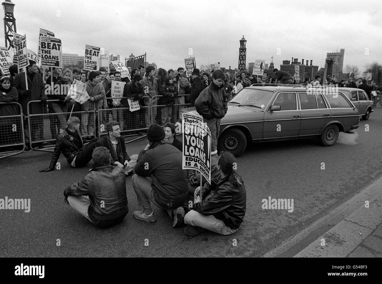 A group of stragglers stage a sit-down protest on Lambeth Bridge, London, during a march by students from all over the country demonstrating their opposition to Conservative Goverment plans for a top-up loan scheme to supplement grants. Stock Photo