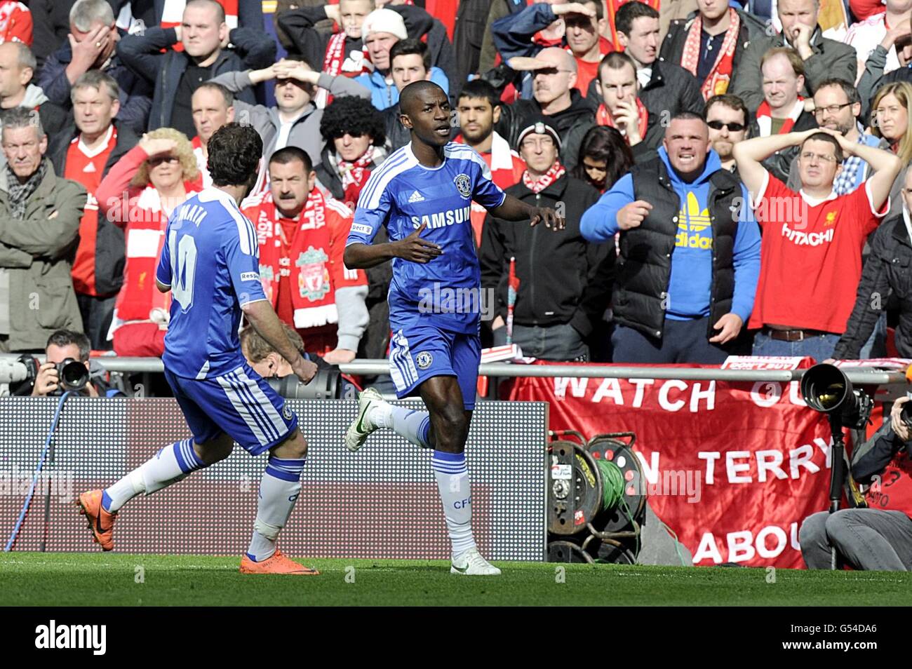 Chelsea's Ramires (right) celebrates scoring their first goal of the game with team-mate Juan Mata Stock Photo