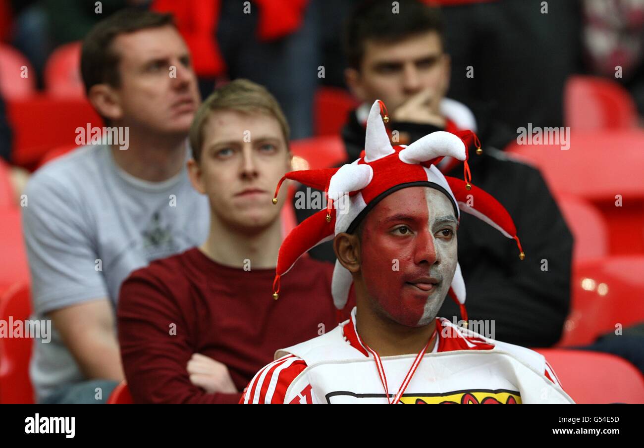 Soccer - FA Cup - Final - Liverpool v Chelsea - Wembley Stadium. Liverpool fans appear dejected in the stands Stock Photo