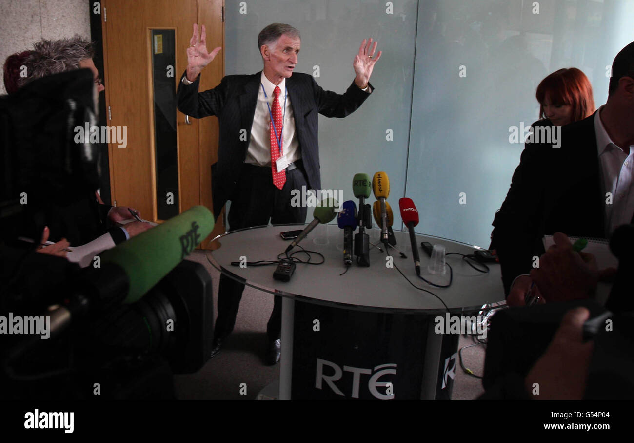 Communications Minister High Resolution Stock Photography and Images ...